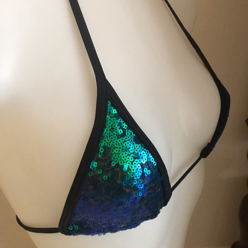 Bikini - Picture 4 of 7